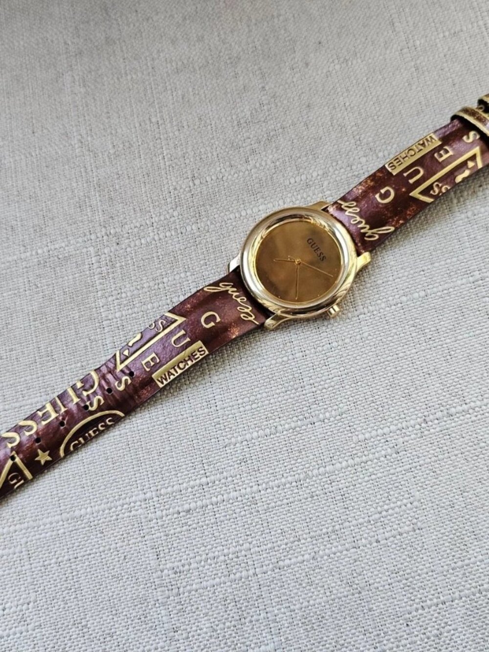 Vintage Guess Wristwatch Unisex Brown Leather Strap Gold Tone Face Analog Watch - Picture 10 of 12